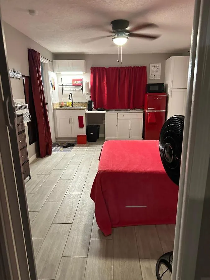 Units Near Usf - Rubyroom, Redroom, Emerald Place Tampa