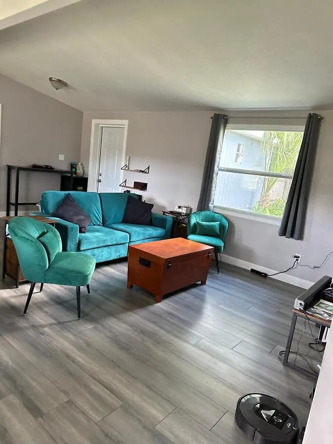 Units Near Usf - Rubyroom, Redroom, Emerald Place Tampa USA