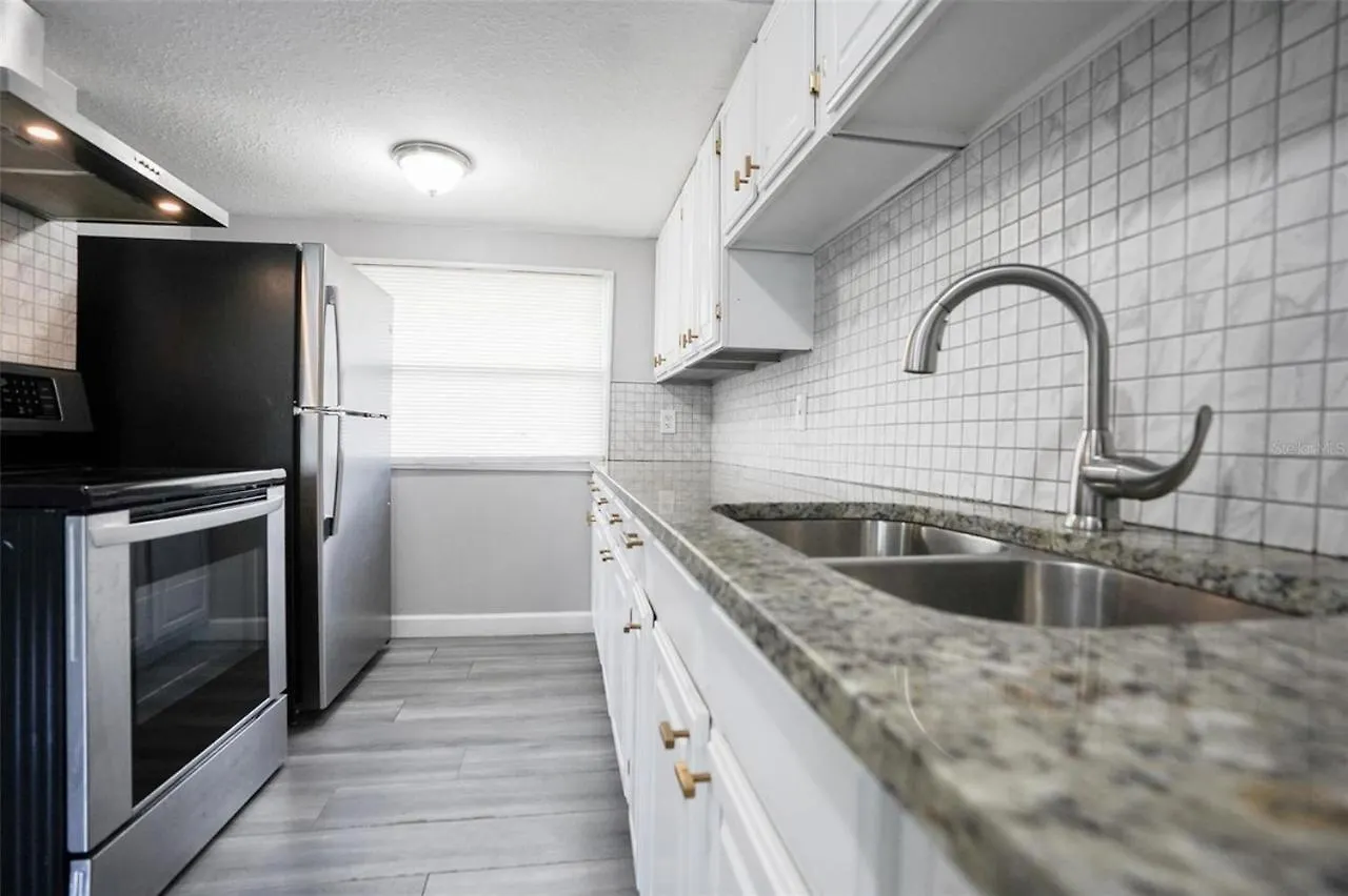 Units Near Usf - Rubyroom, Redroom, Emerald Place Tampa