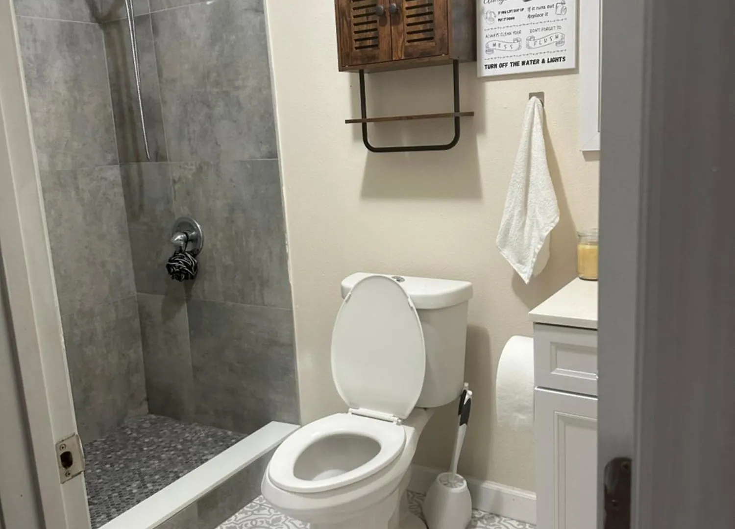 Units Near Usf - Rubyroom, Redroom, Emerald Place Tampa