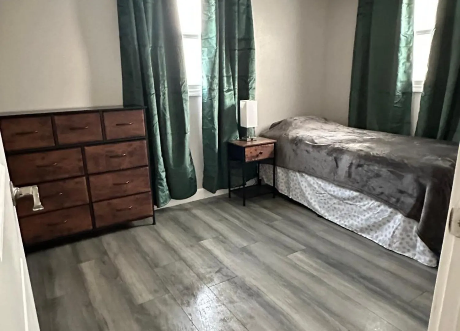 Units Near Usf - Rubyroom, Redroom, Emerald Place Tampa