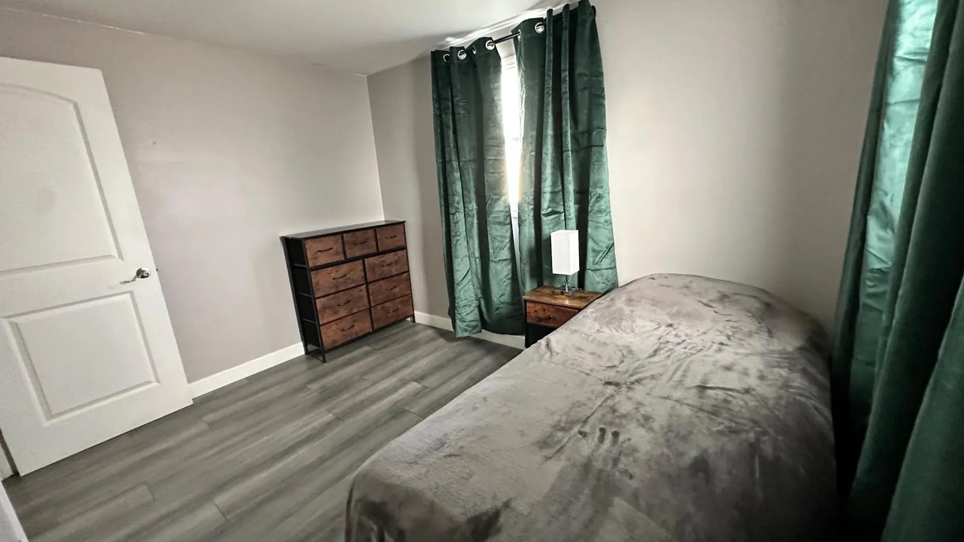 Units Near Usf - Rubyroom, Redroom, Emerald Place Tampa 0*,