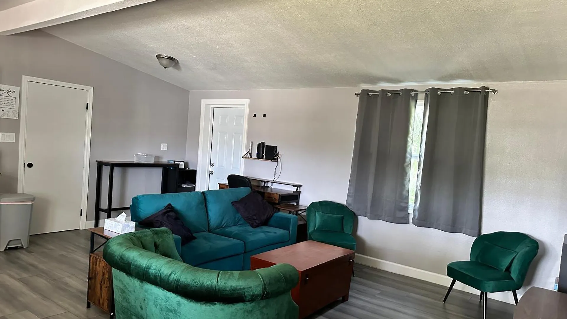 Units Near Usf - Rubyroom, Redroom, Emerald Place Tampa USA
