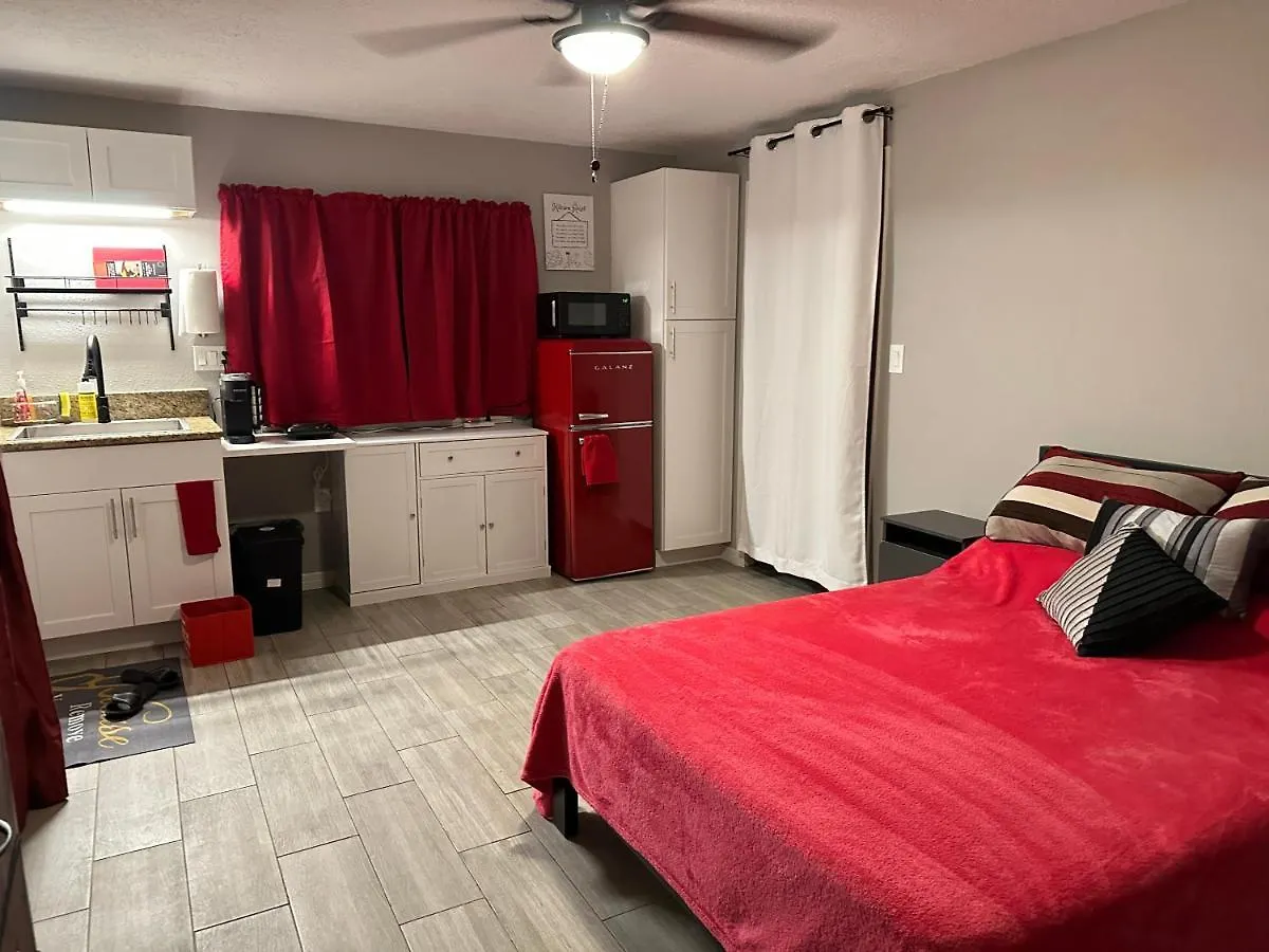 Units Near Usf - Rubyroom, Redroom, Emerald Place タンパ 0*,  米国